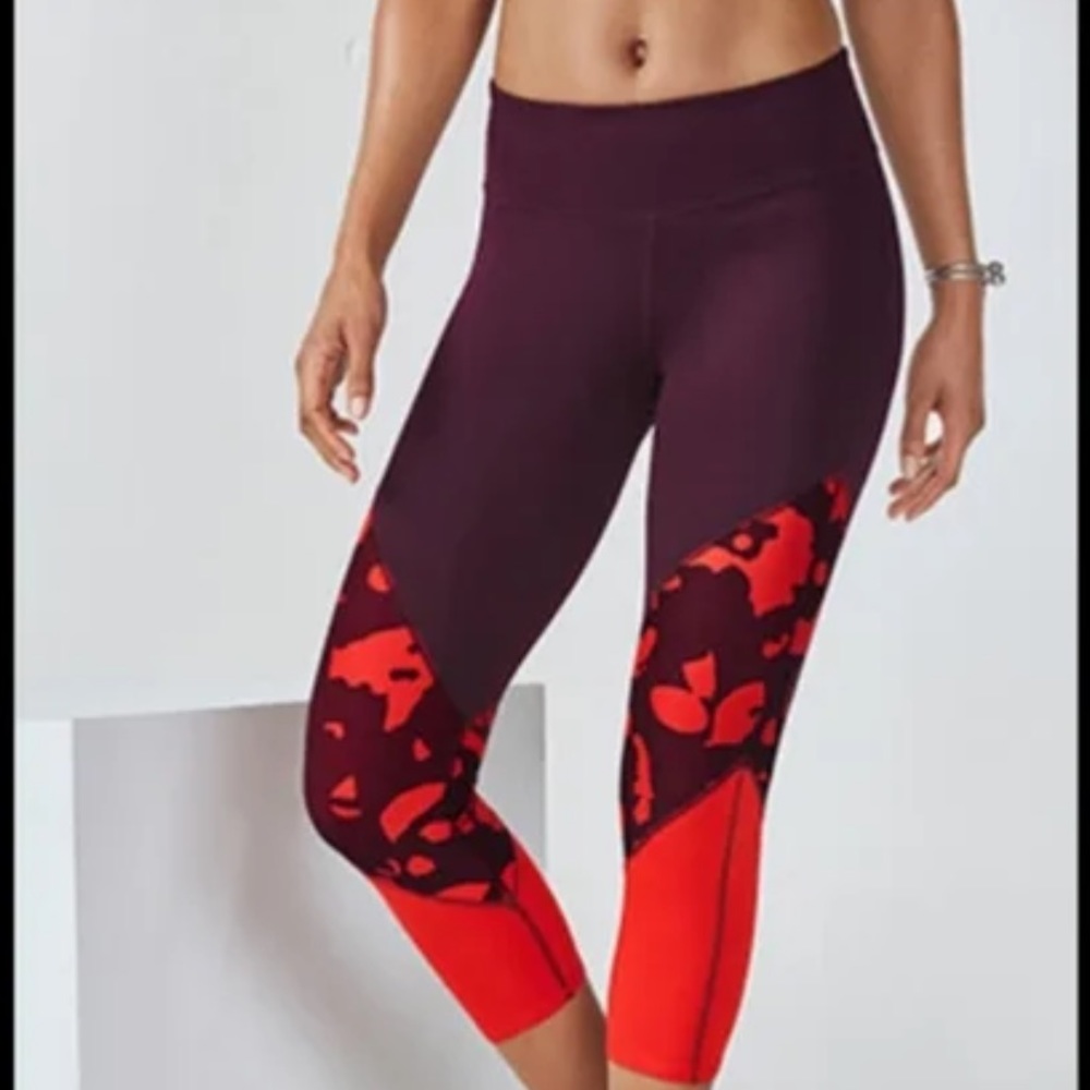 Fabletics Salar Statement PowerHold Capri leggings Purple Red Floral Small